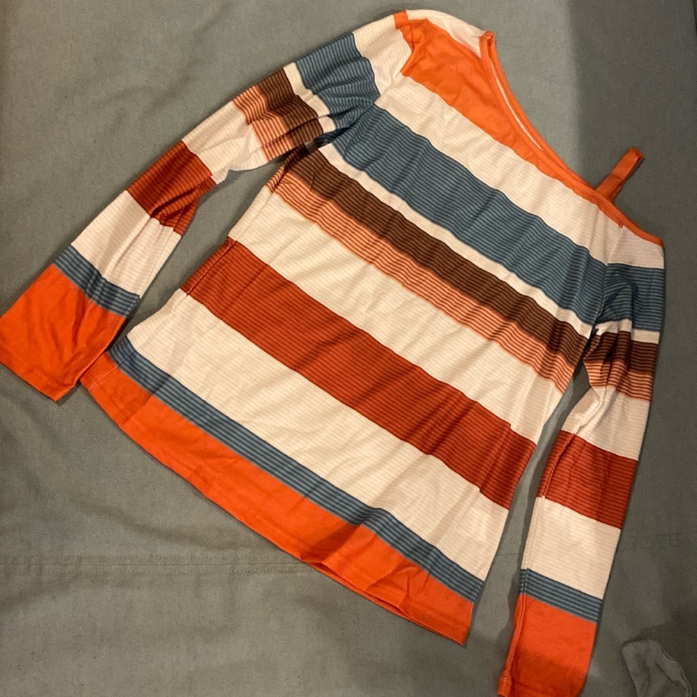Asymmetrical neck top